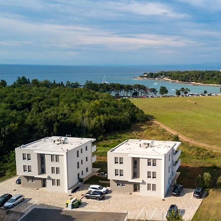Baden Resort Basanija, Umag-With Sea View, Parking And 300M From The Beach Екстериор снимка