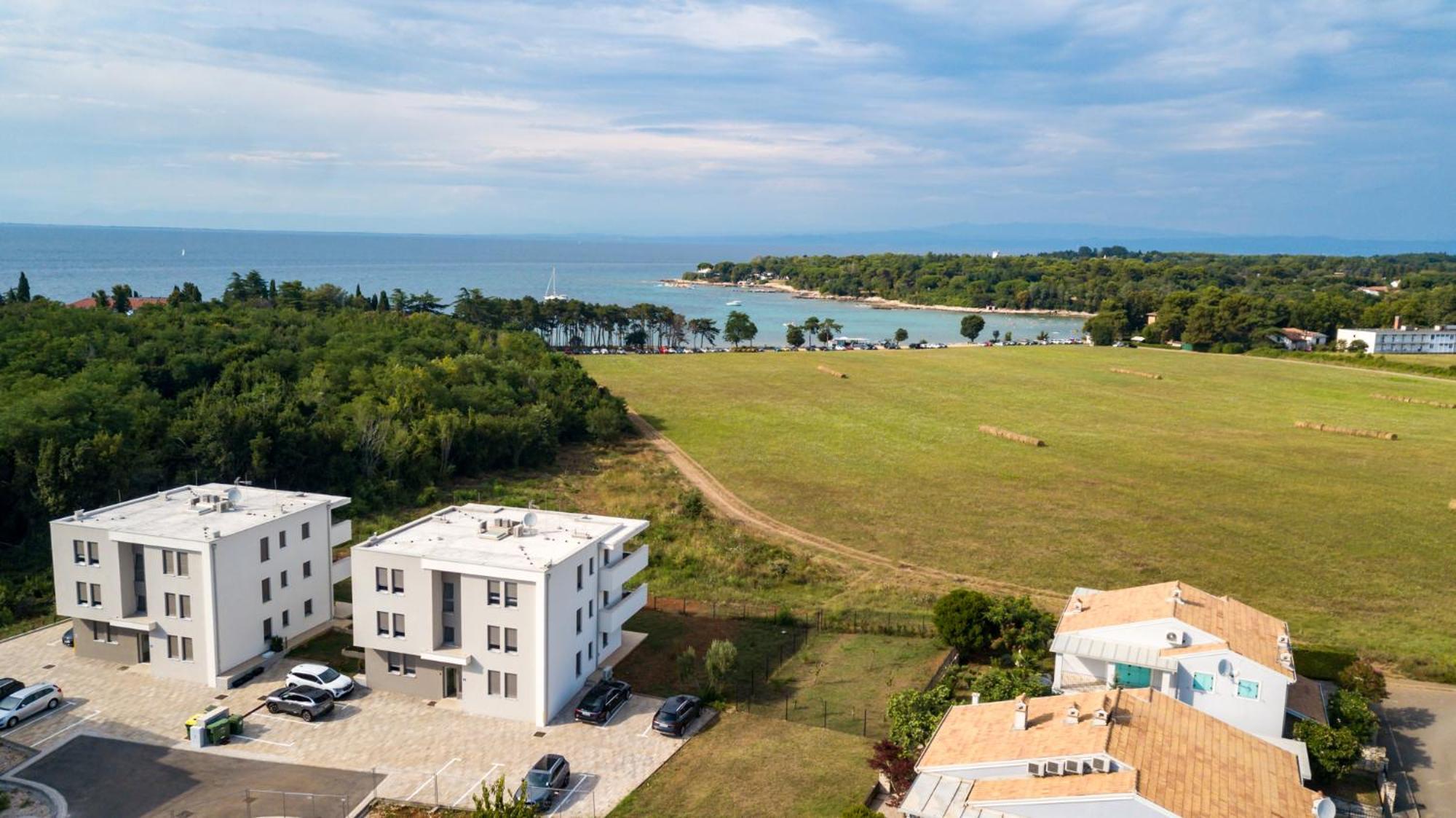 Baden Resort Basanija, Umag-With Sea View, Parking And 300M From The Beach Екстериор снимка