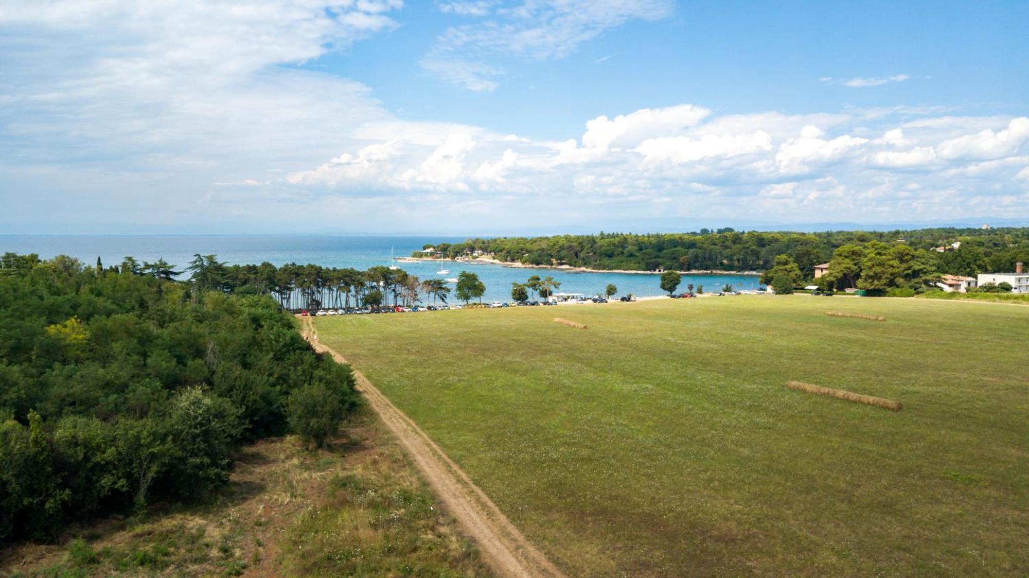Baden Resort Basanija, Umag-With Sea View, Parking And 300M From The Beach Екстериор снимка