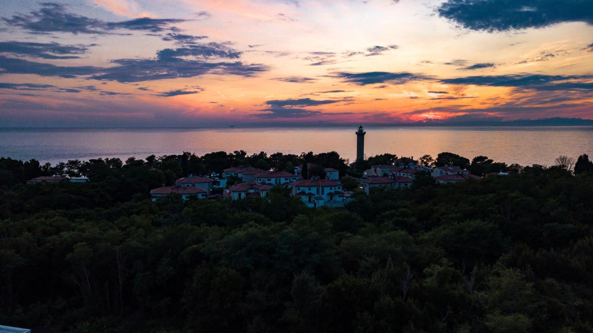 Baden Resort Basanija, Umag-With Sea View, Parking And 300M From The Beach Екстериор снимка